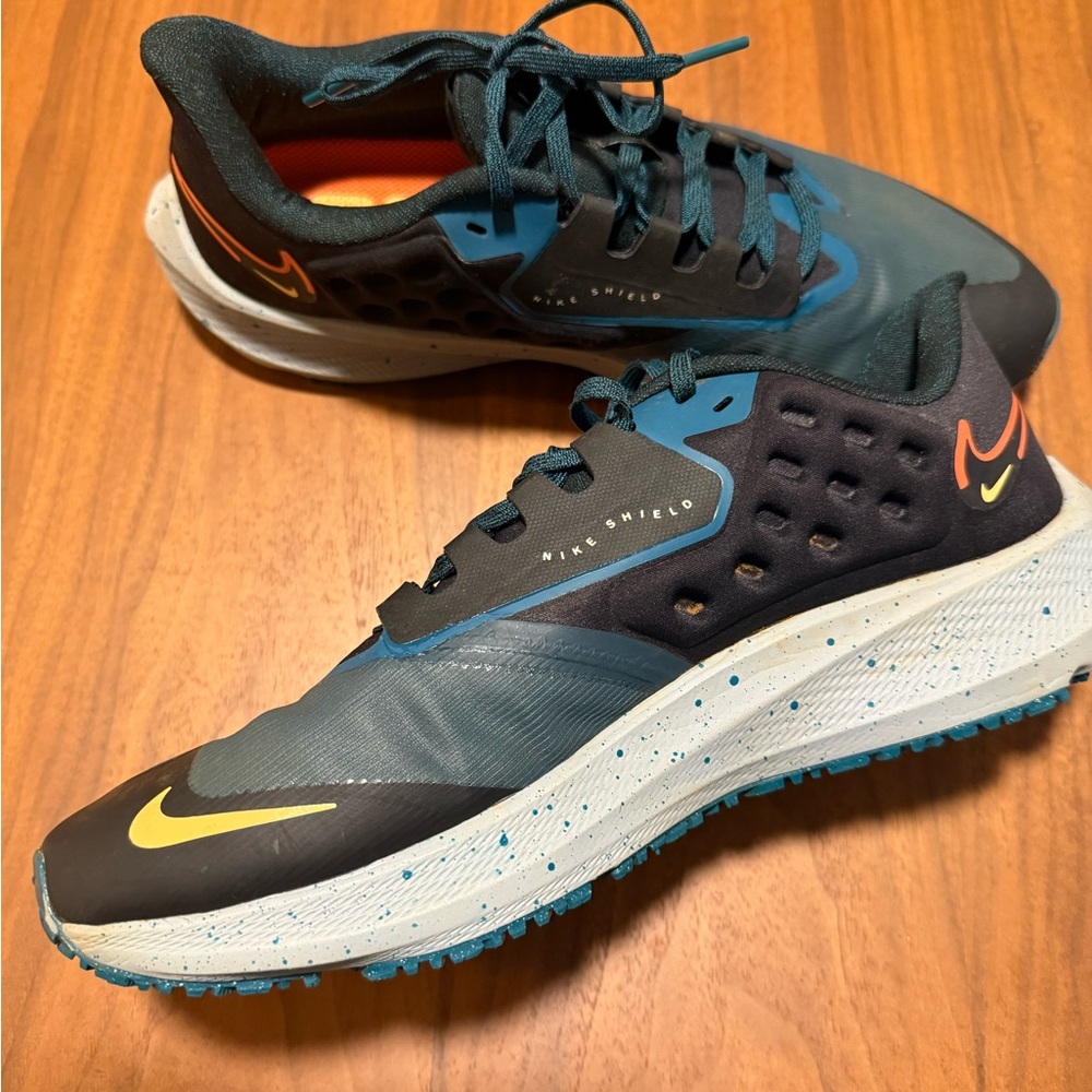 Nike Men’s Shield Teal Running Shoes - 10